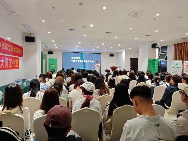 城市经济学院师生走进直乐医院开展研学交流